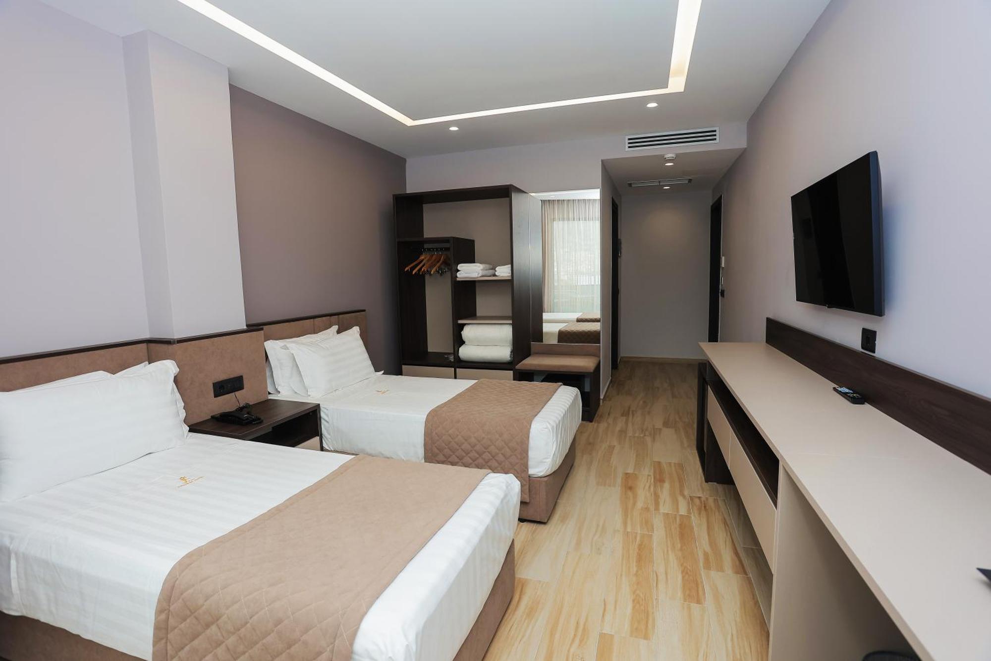 סרנדה Joelle Premium Hotel מראה חיצוני תמונה