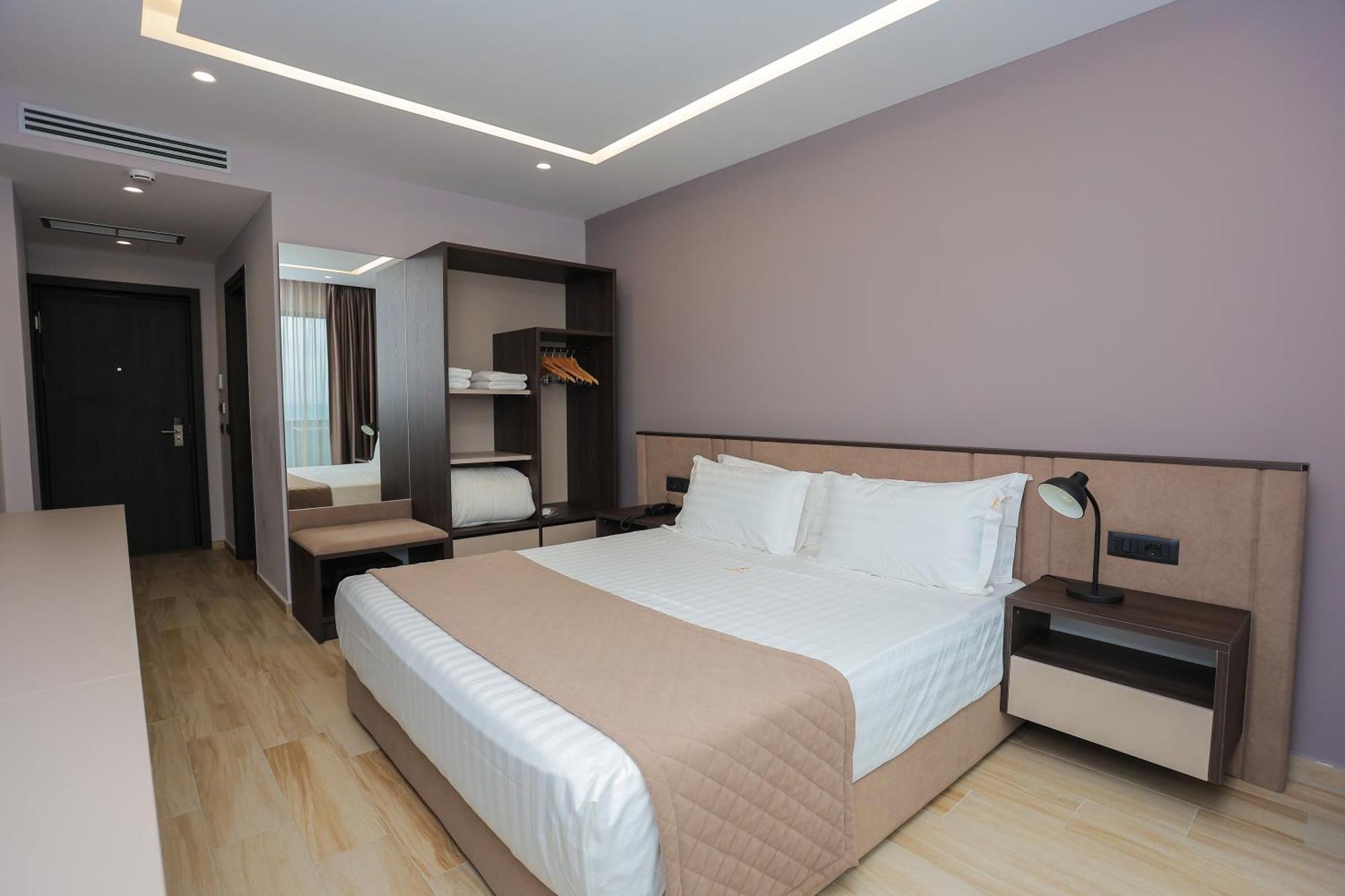 סרנדה Joelle Premium Hotel מראה חיצוני תמונה