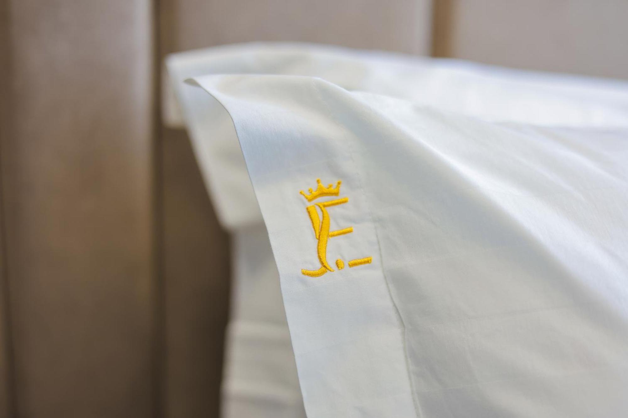 סרנדה Joelle Premium Hotel מראה חיצוני תמונה