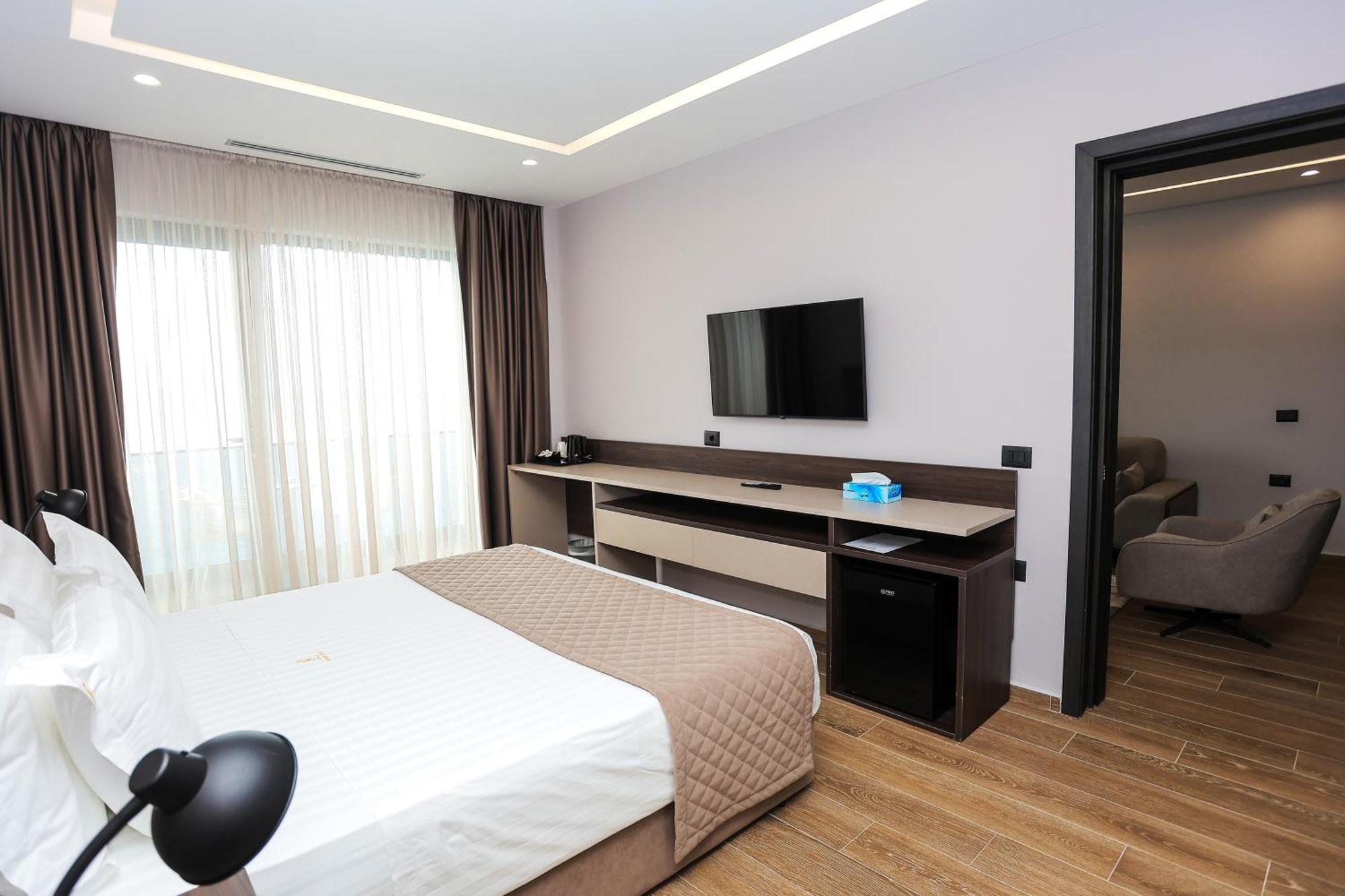 סרנדה Joelle Premium Hotel מראה חיצוני תמונה