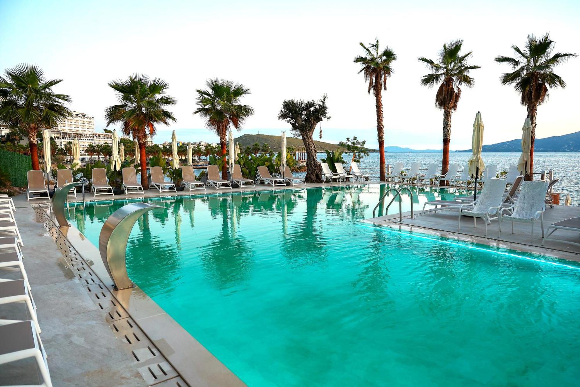 סרנדה Joelle Premium Hotel מראה חיצוני תמונה